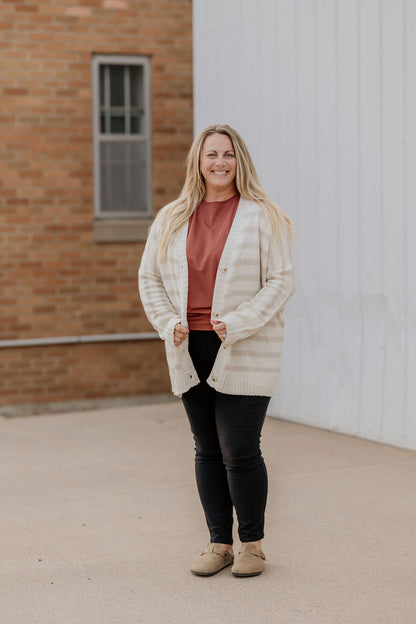 DONNA CURVY/REG OATMEAL STRIPED BUTTON DOWN CARDIGAN