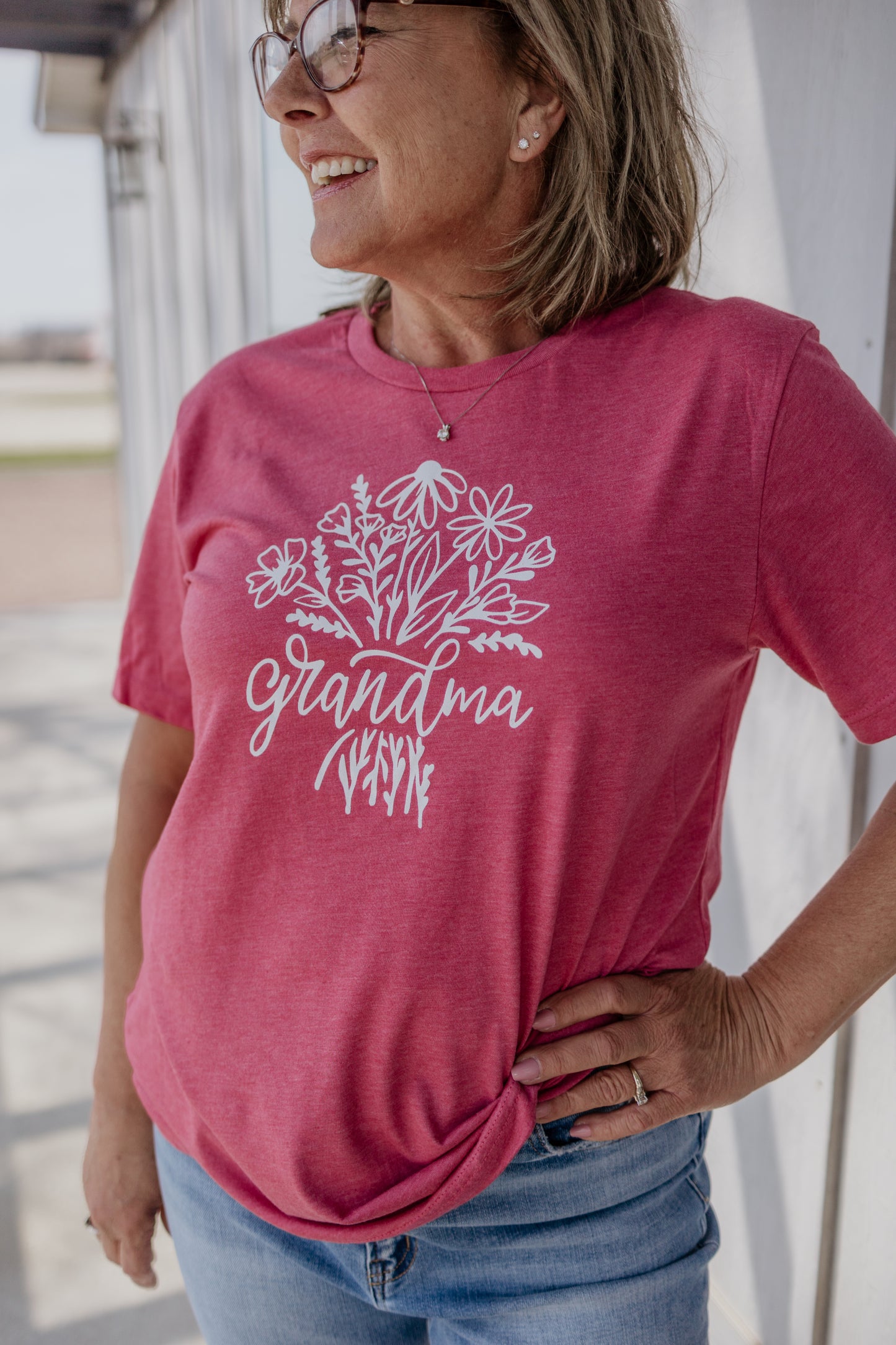 GRANDMA WITH FLOWER BOUQUET GRAPHIC TEE