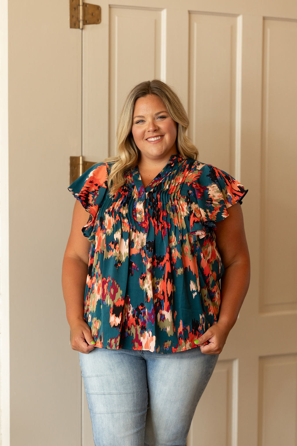 LARISA CURVY/REG FLORAL RUFFLE DETAIL BLOUSE