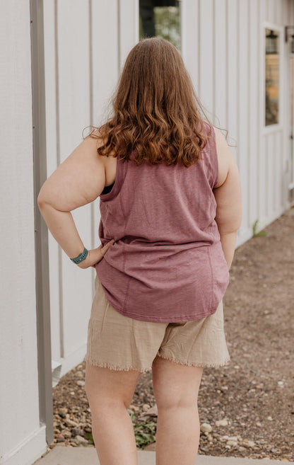 WENDY CURVY TAUPE FRAYED HEM SHORTS