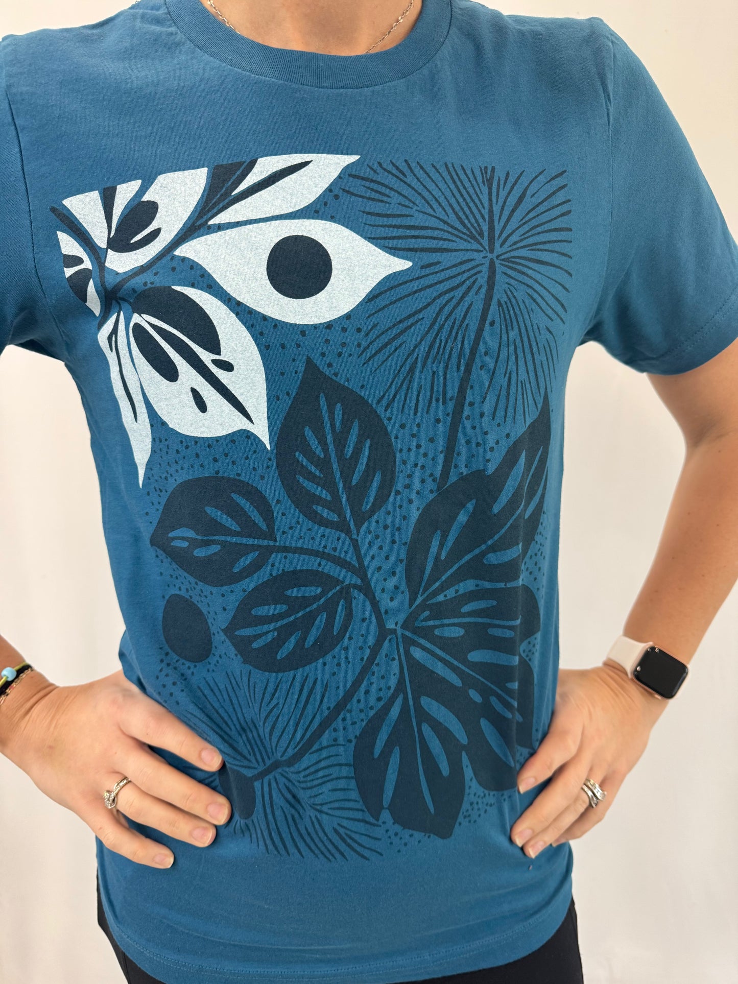 ORNAMENTAL ABSTRACT GRAPHIC T-SHIRT