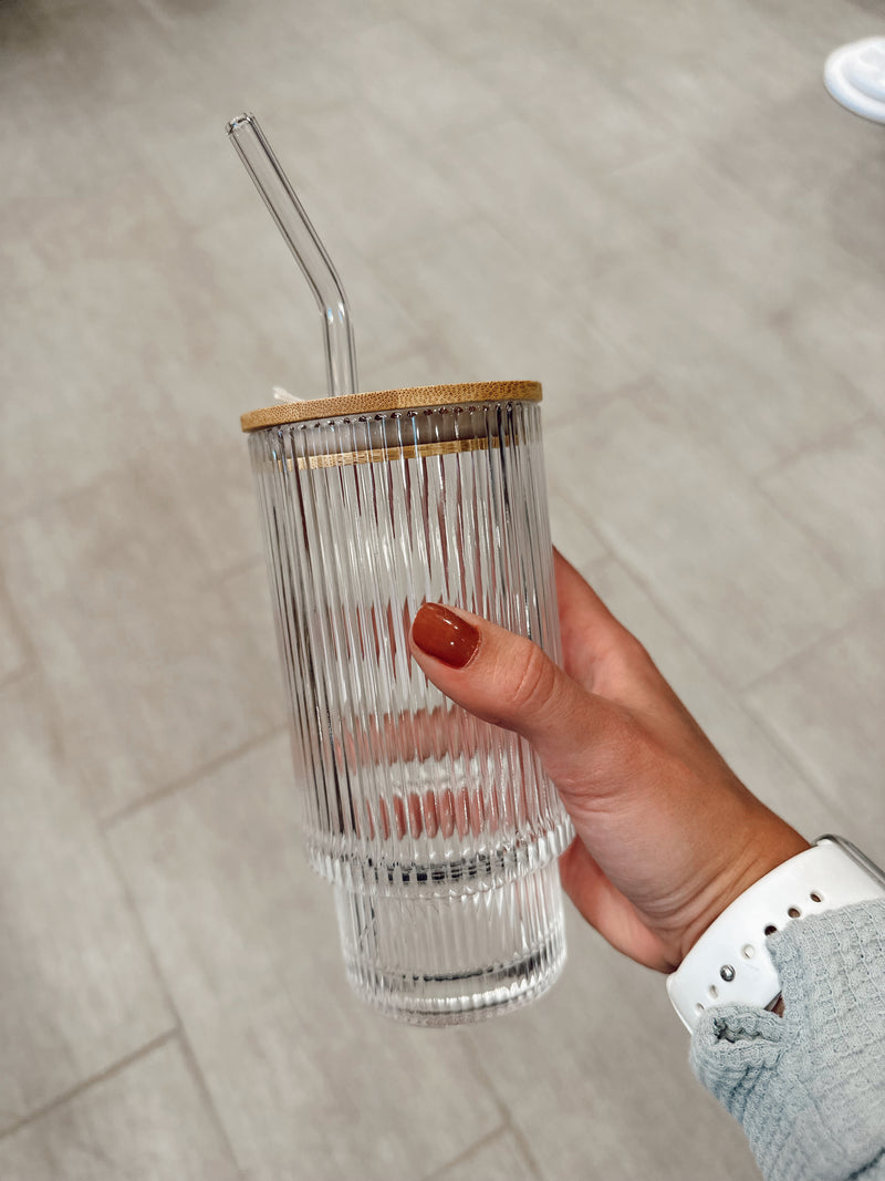 GLASS TEXTURED TUMBLER WITH WOOD LID AND GLASS STRAW