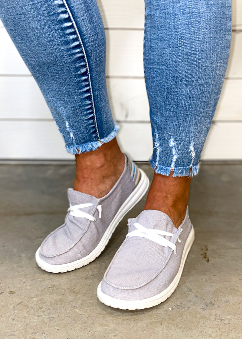 Slip on shoe with stripe heel design 4 color options