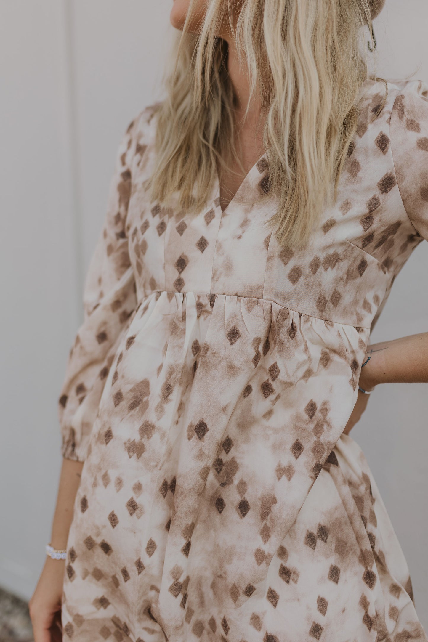 Printed v-neck 3/4 sleeve length dress