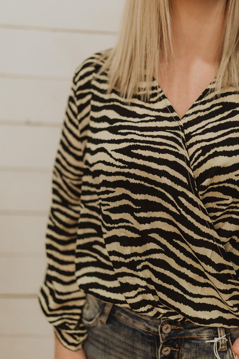 ZEBRA PRINT SURPLICED FRONT TAB-UP SLEEVES WOVEN