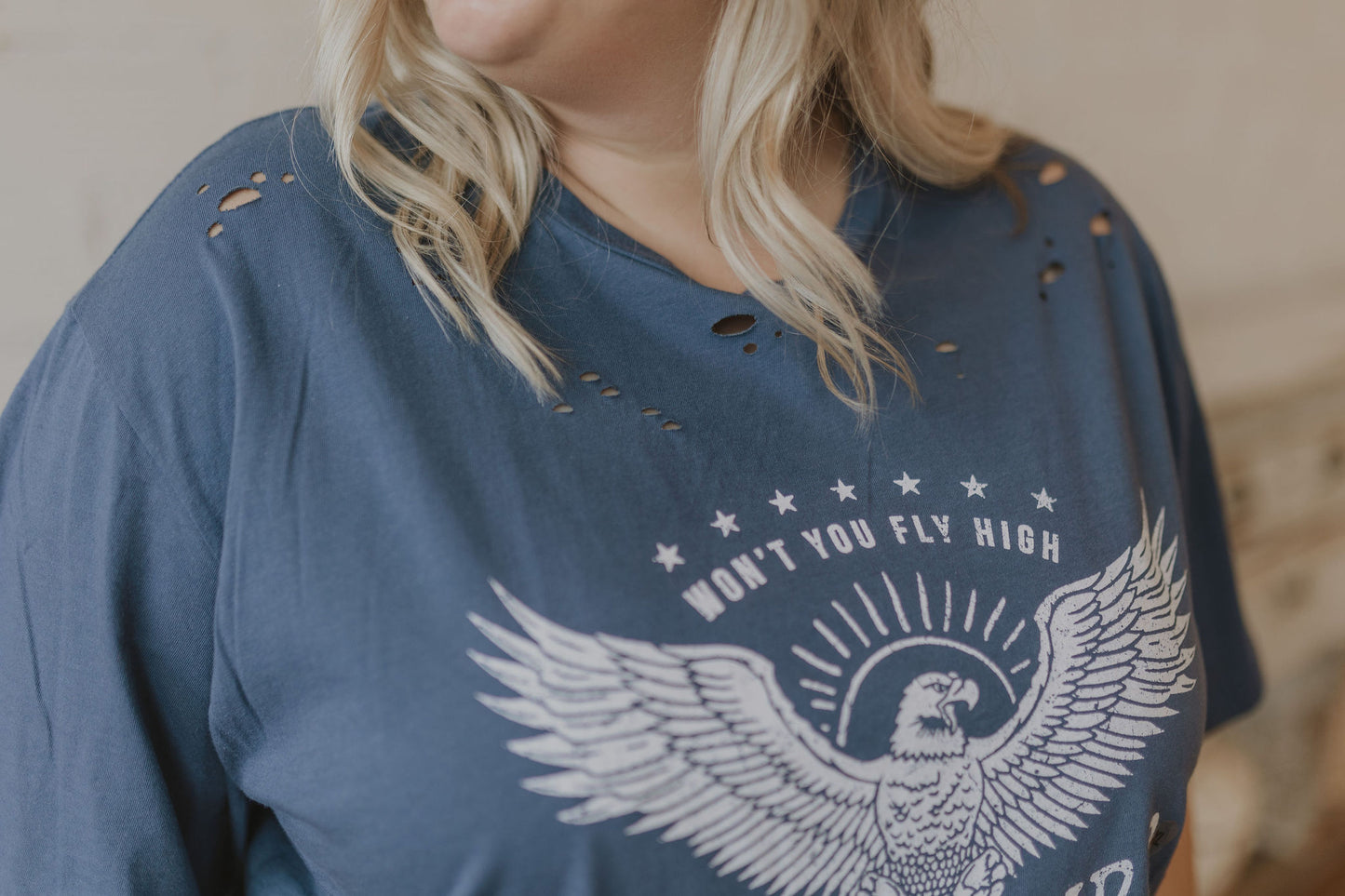 SANDY CURVY FREE BIRD GRAPHIC TEE