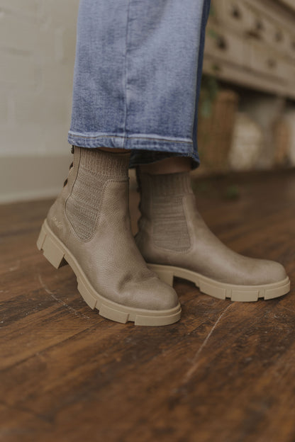 EMREE CREAM COFFEE SOCK BOOTIE